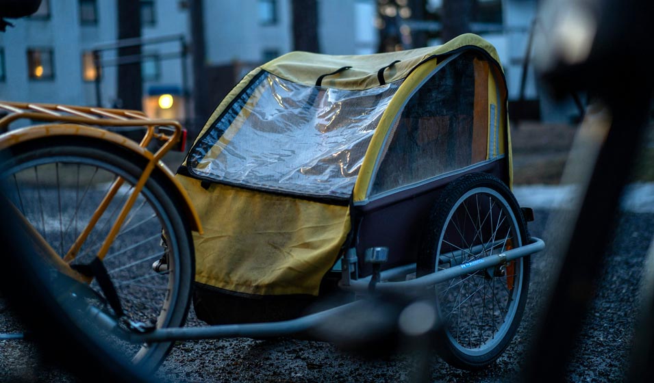 Louer un vélo avec remorque enfant sur Annecy ©Aleksi Partanen, sur Unsplash